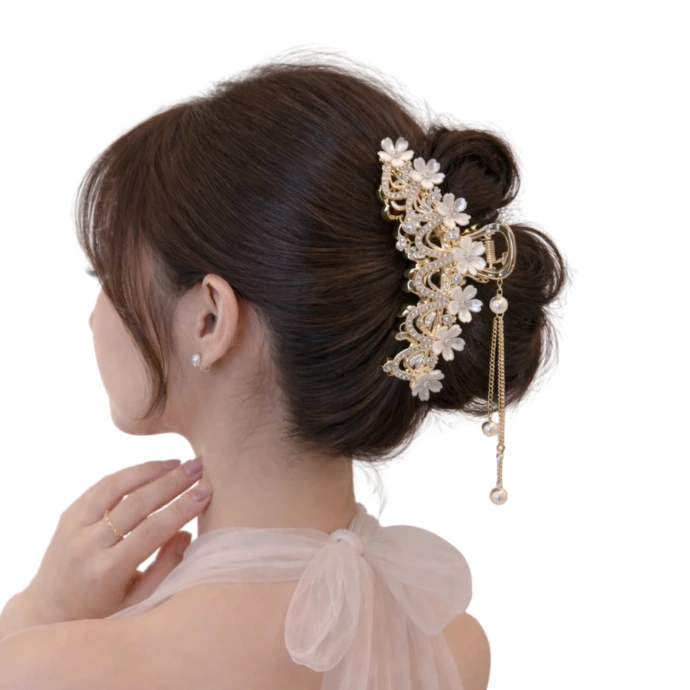 Pince à cheveux florale avec pampille de perle