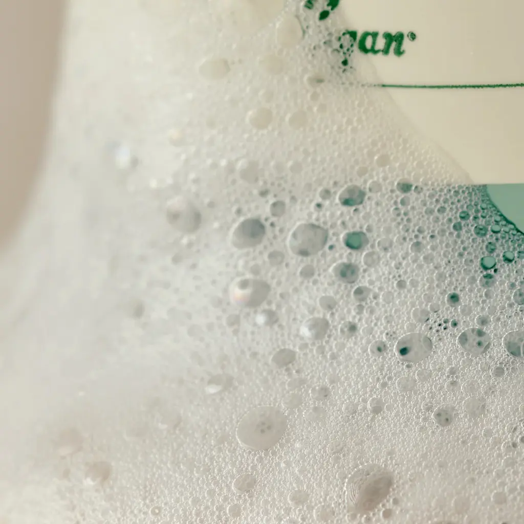 Quinoa_One_Step_Balanced_Gel_Cleanser_Texture.webp