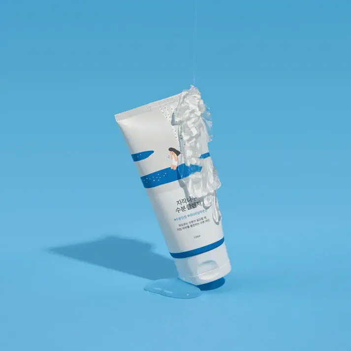 birch-moisturizing-cleanser-round-lab-1.webp